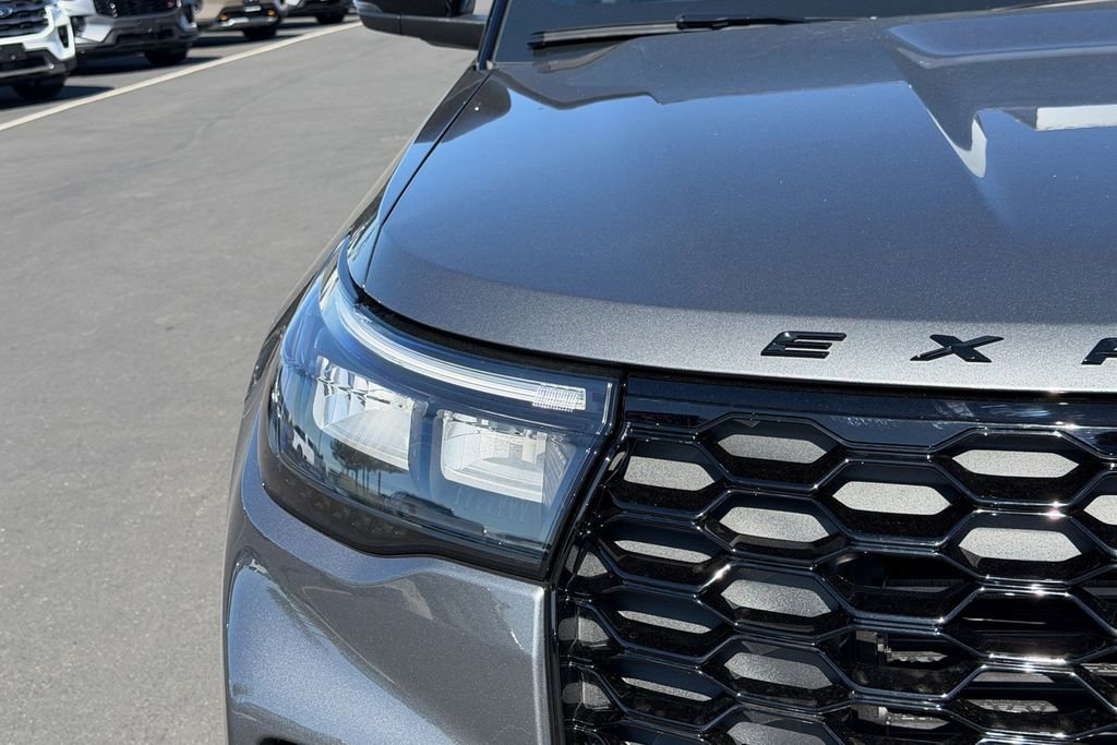 New 2026 Carbonized Gray Metallic Ford ST-Line image 4