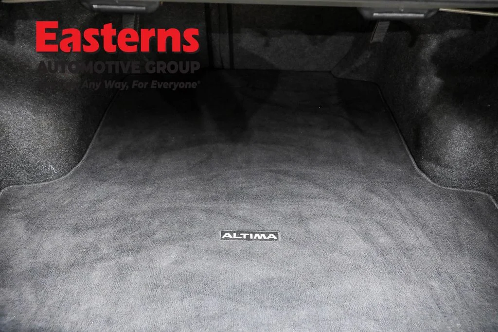Used 2022 Silver Nissan 2.5 SV image 9