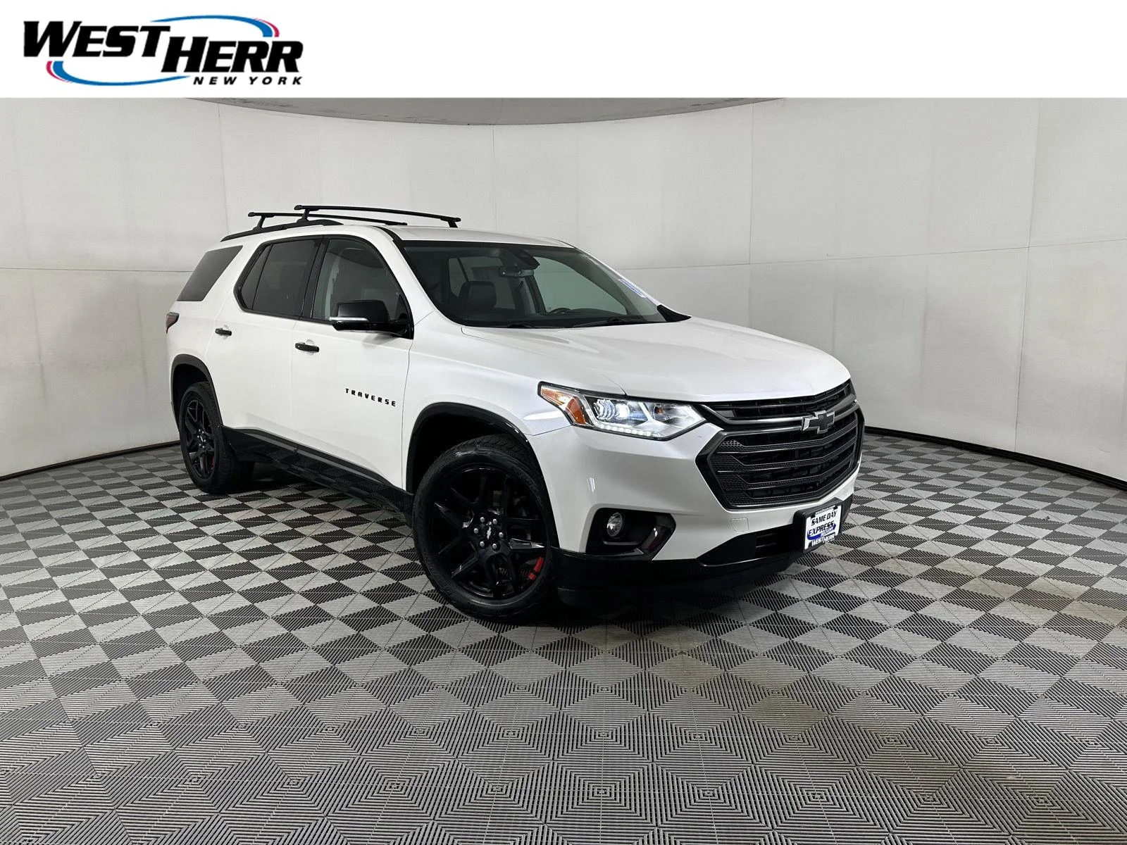 Used 2018 Iridescent Pearl Tricoat Chevrolet Premier image 1