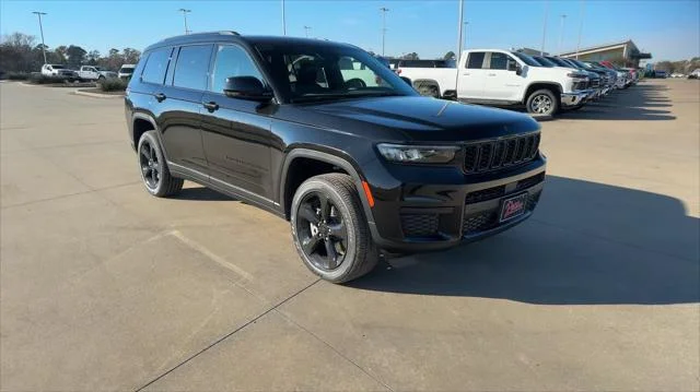 New 2025 Diamond Black Crystal Pearl-Coat Exterior Paint Jeep Altitude X image 15