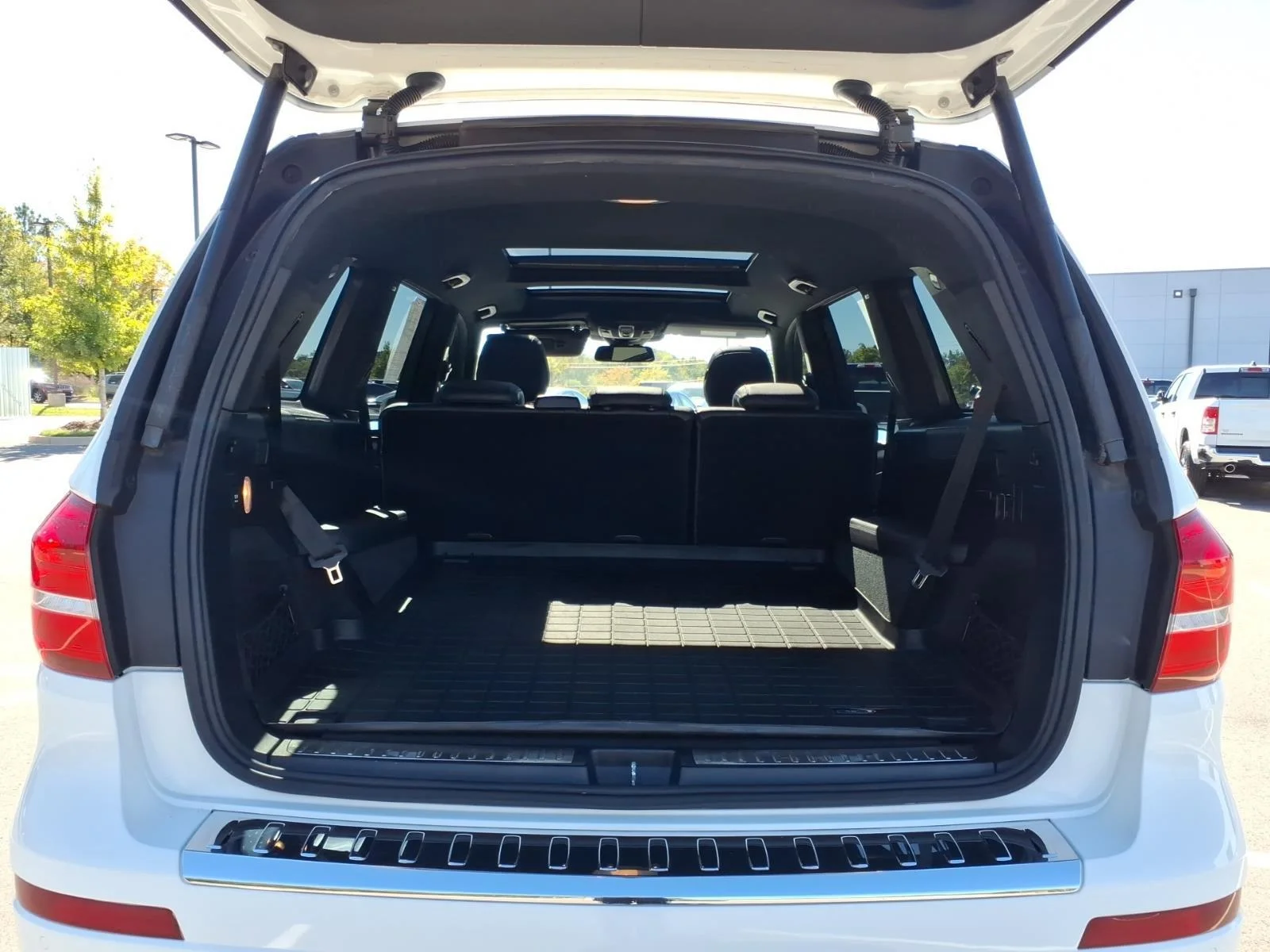 Used 2019 Polar White Mercedes-Benz GLS 450 image 34