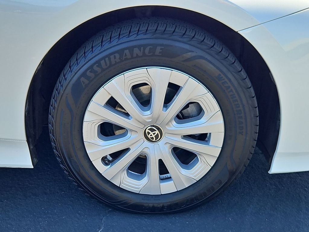 Used 2021 Pearl Toyota L image 30