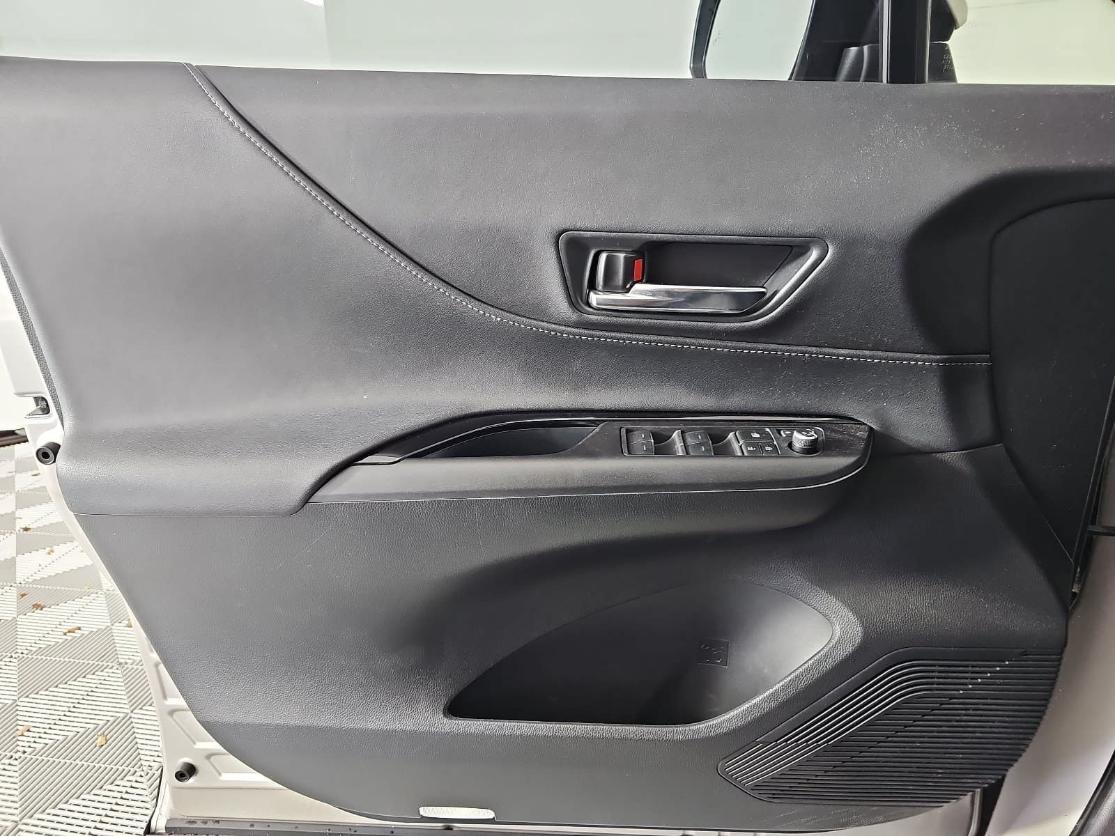 Used 2023 Silver Toyota LE image 25