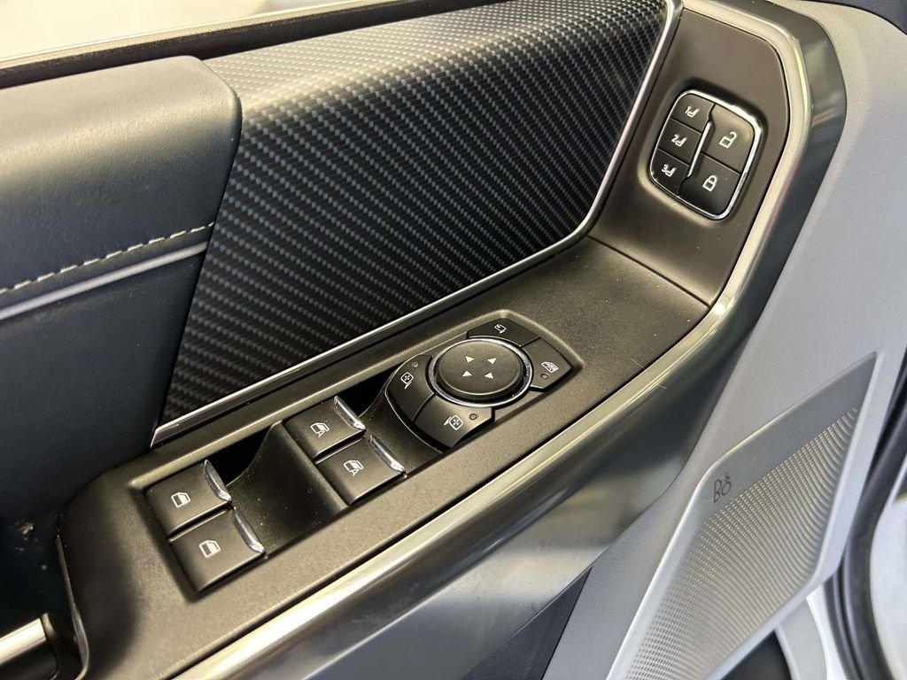 Used 2021 White Ford Limited image 21