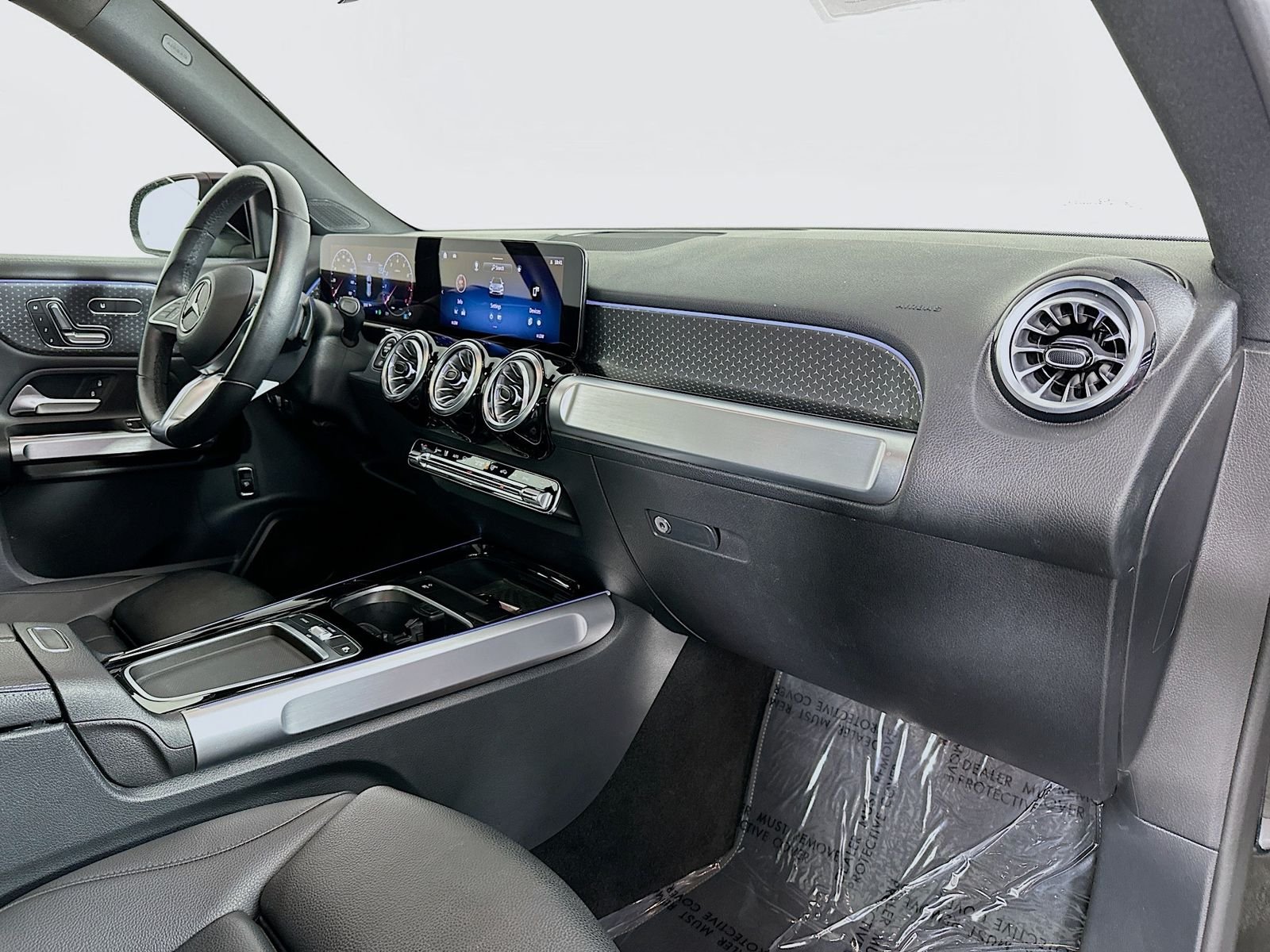 Used 2025 Black Mercedes-Benz GLB 250 image 28