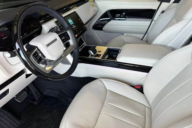 New 2026 Belgravia Green Land Rover SE image 9