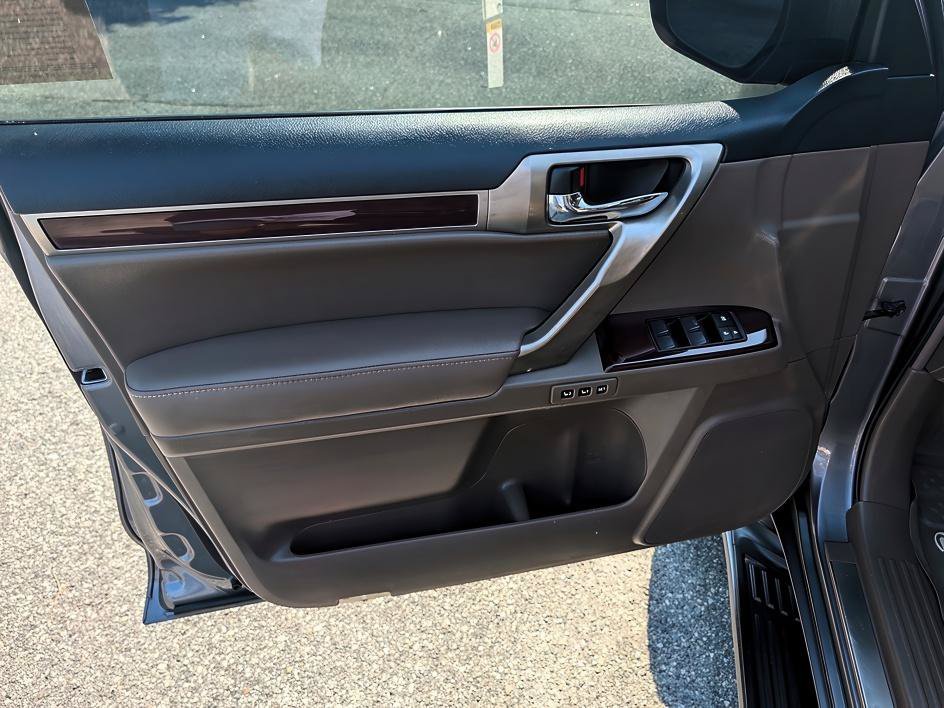 Used 2019 Gray Pearl Lexus 460 image 8