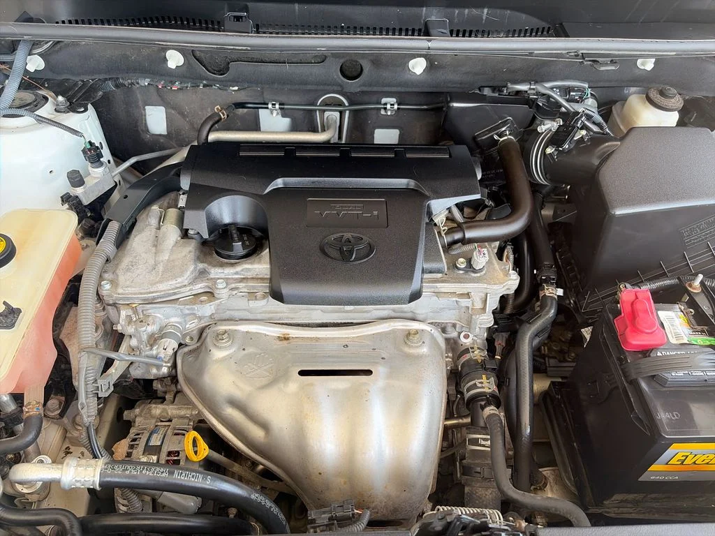 Used 2013 White Toyota LE image 31