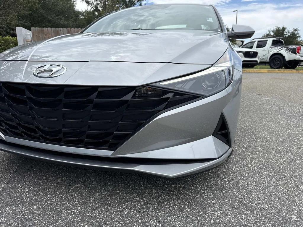 Used 2022 Silver Hyundai SEL image 9