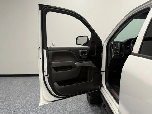 Used 2017 White Chevrolet LT image 12