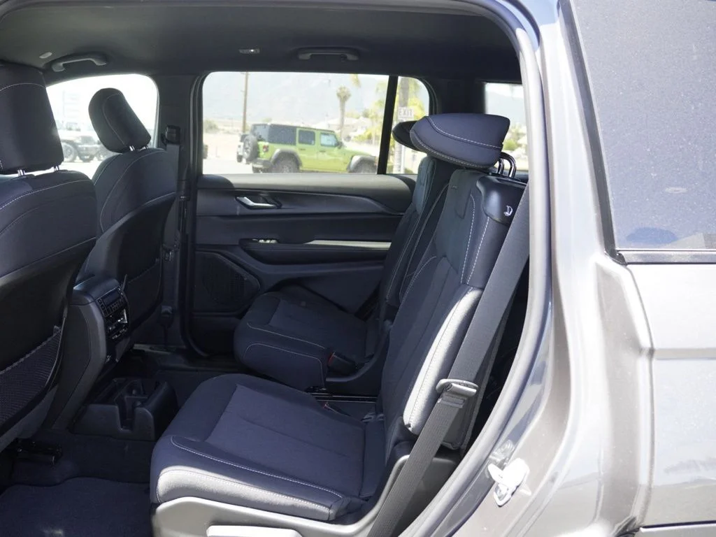 New 2026 Baltic Gray Metallic Clear-Coat Exterior Paint Jeep Laredo image 21