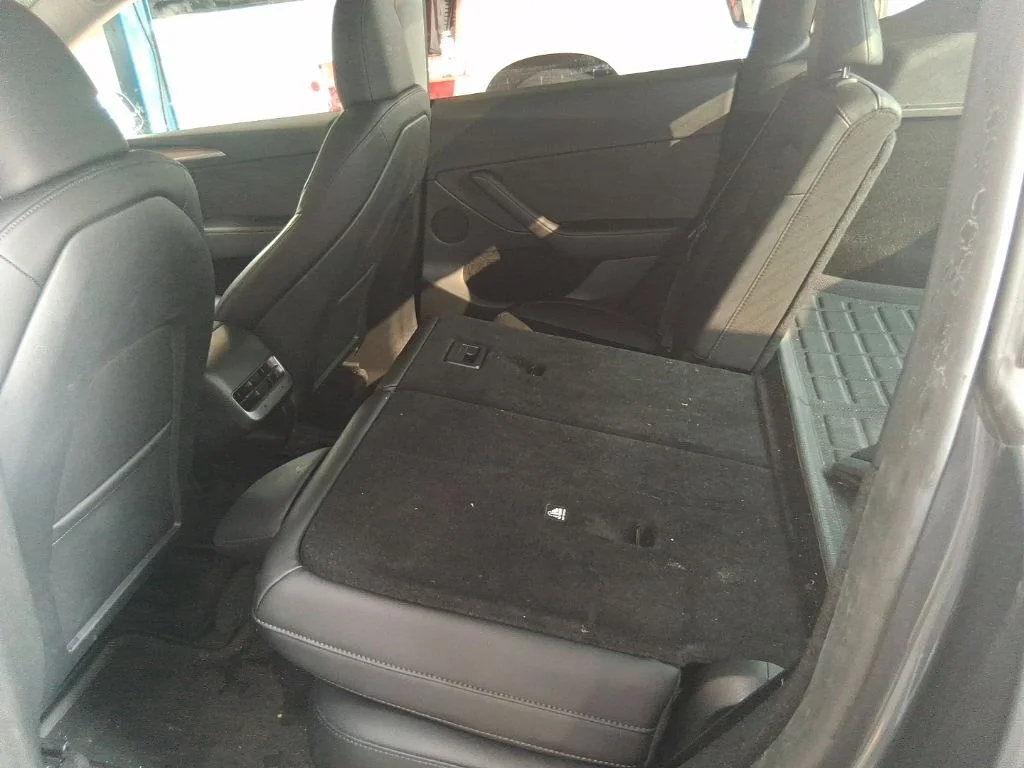 Used 2023  Tesla Performance image 9