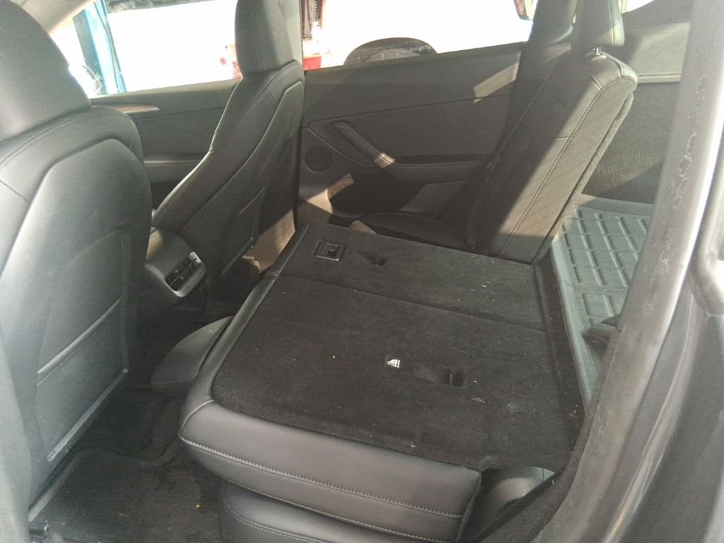 Used 2023  Tesla Performance image 9
