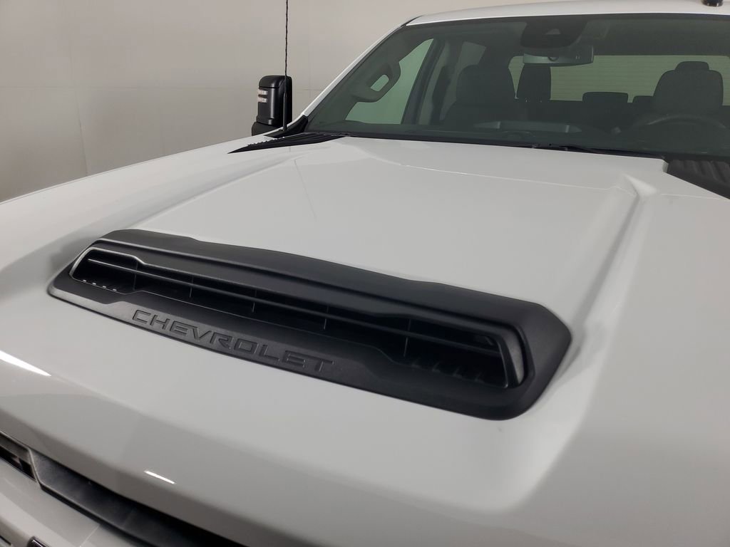 New 2026 Summit White Chevrolet Custom image 11