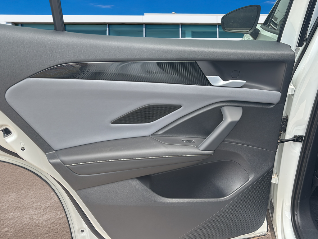 New 2026 White/off-white Volkswagen 2.0T SE image 14