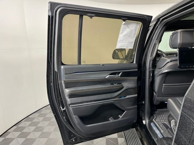 Used 2023 Black Jeep Series III image 25