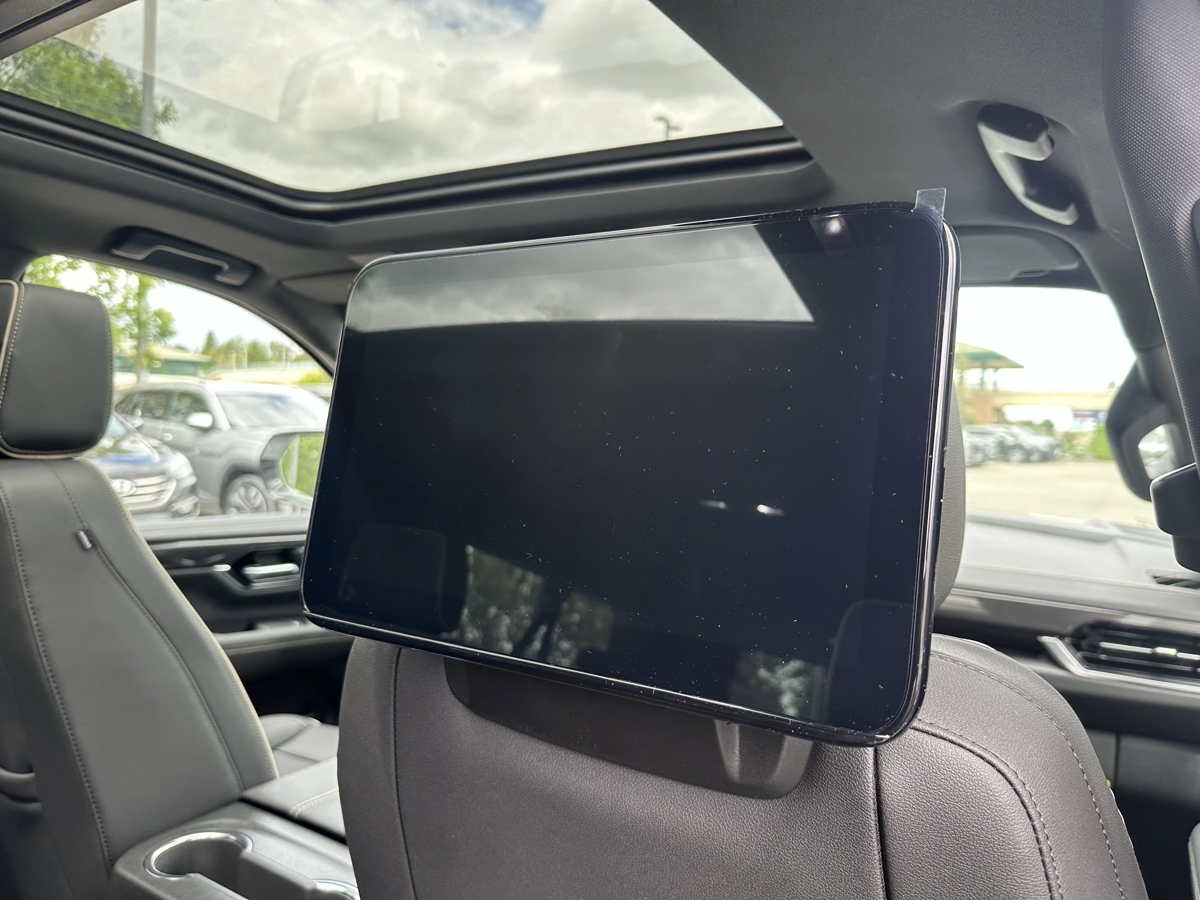 New 2026 Summit White GMC Elevation image 19