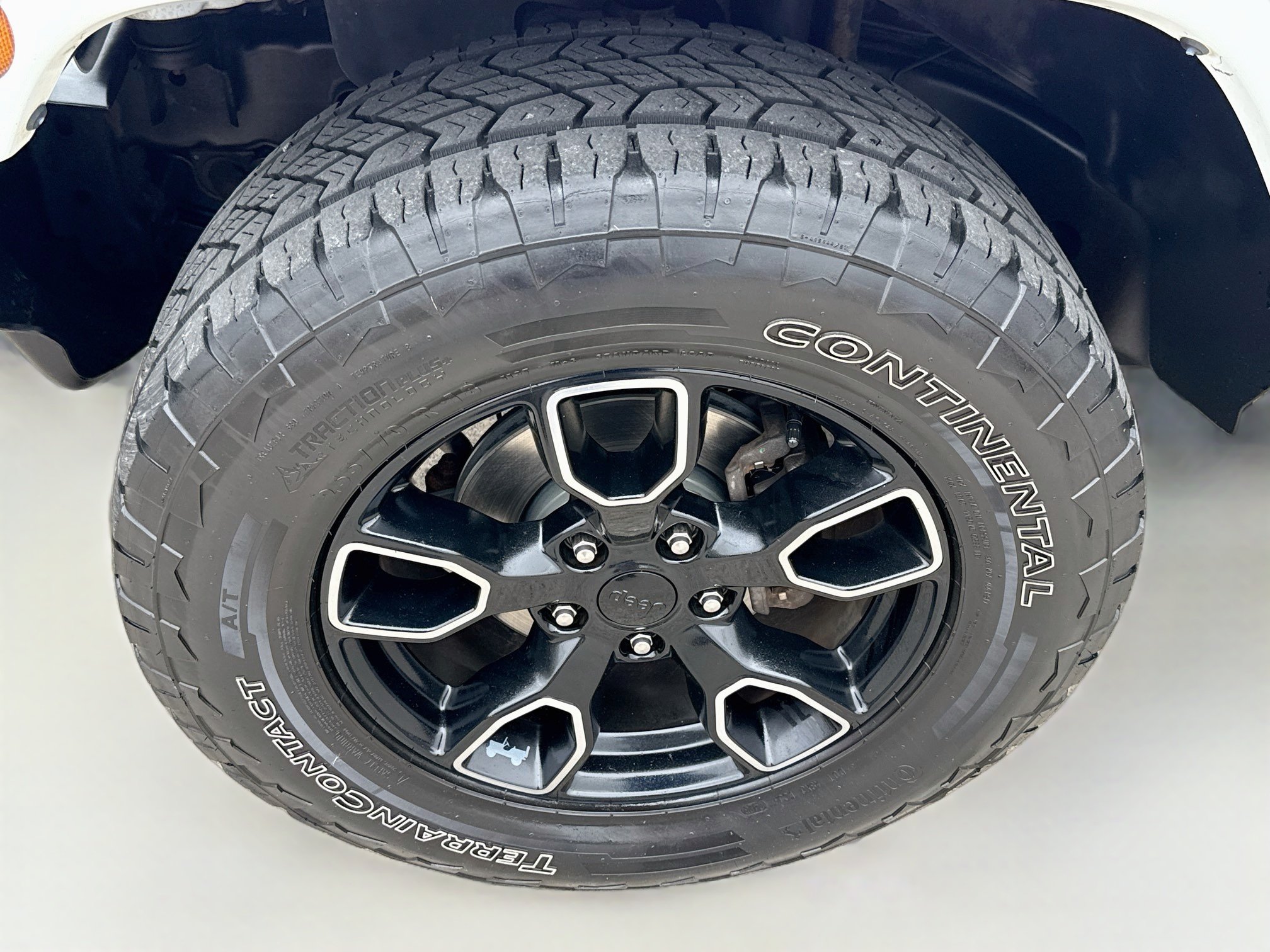 Used 2018 Bright White Clearcoat Jeep Altitude image 28