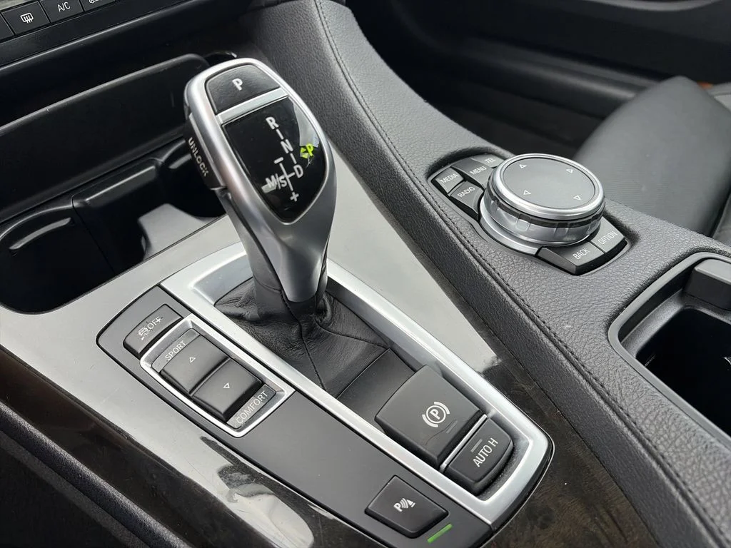 Used 2015 White BMW 640i image 27