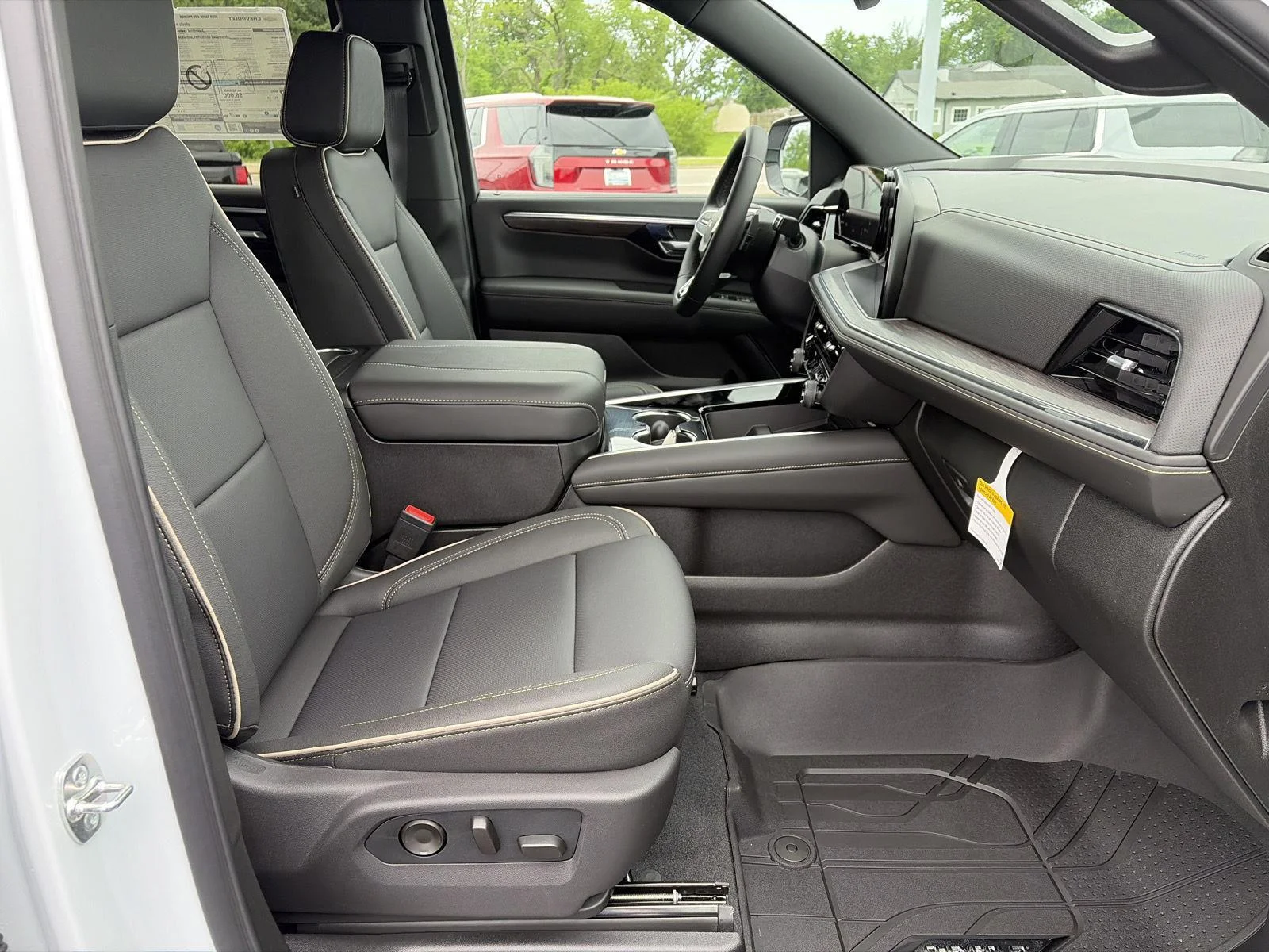 New 2026 Polar White Tricoat Chevrolet Premier image 19