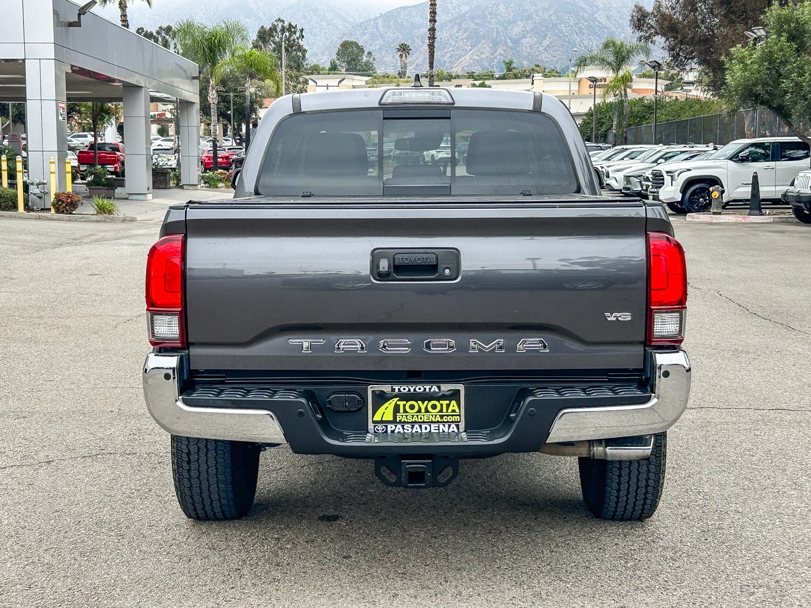 Used 2018 MAGNETIC GRAY MET TOYOTA TRUCK SR5 image 7