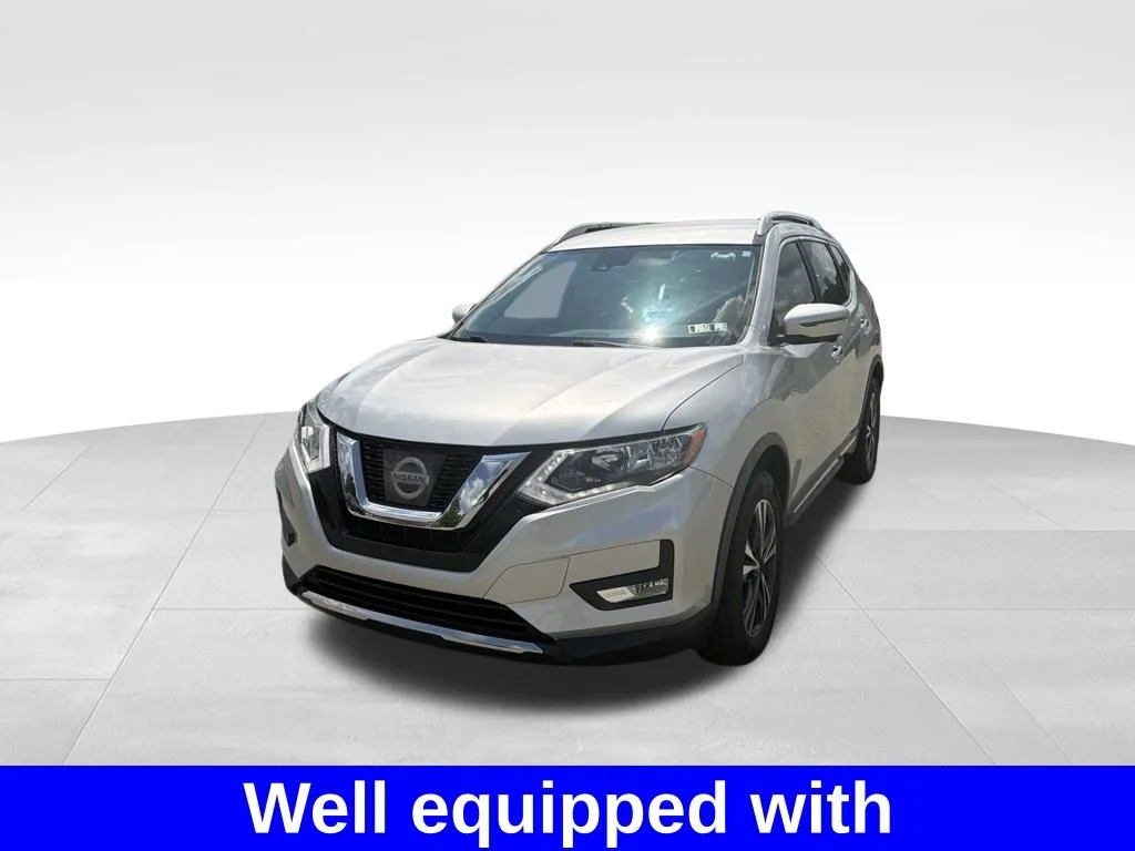 Used 2017 Silver Nissan SL image 3