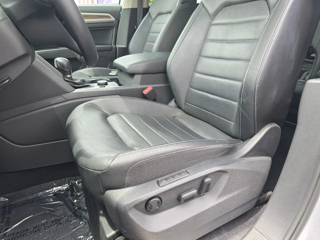 Used 2019 Silver Volkswagen SEL Premium image 33