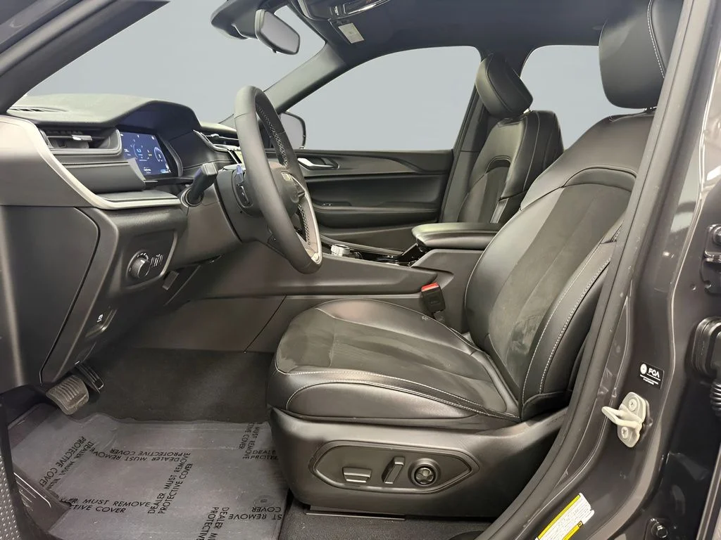 Used 2023 Gray Jeep Altitude X image 13