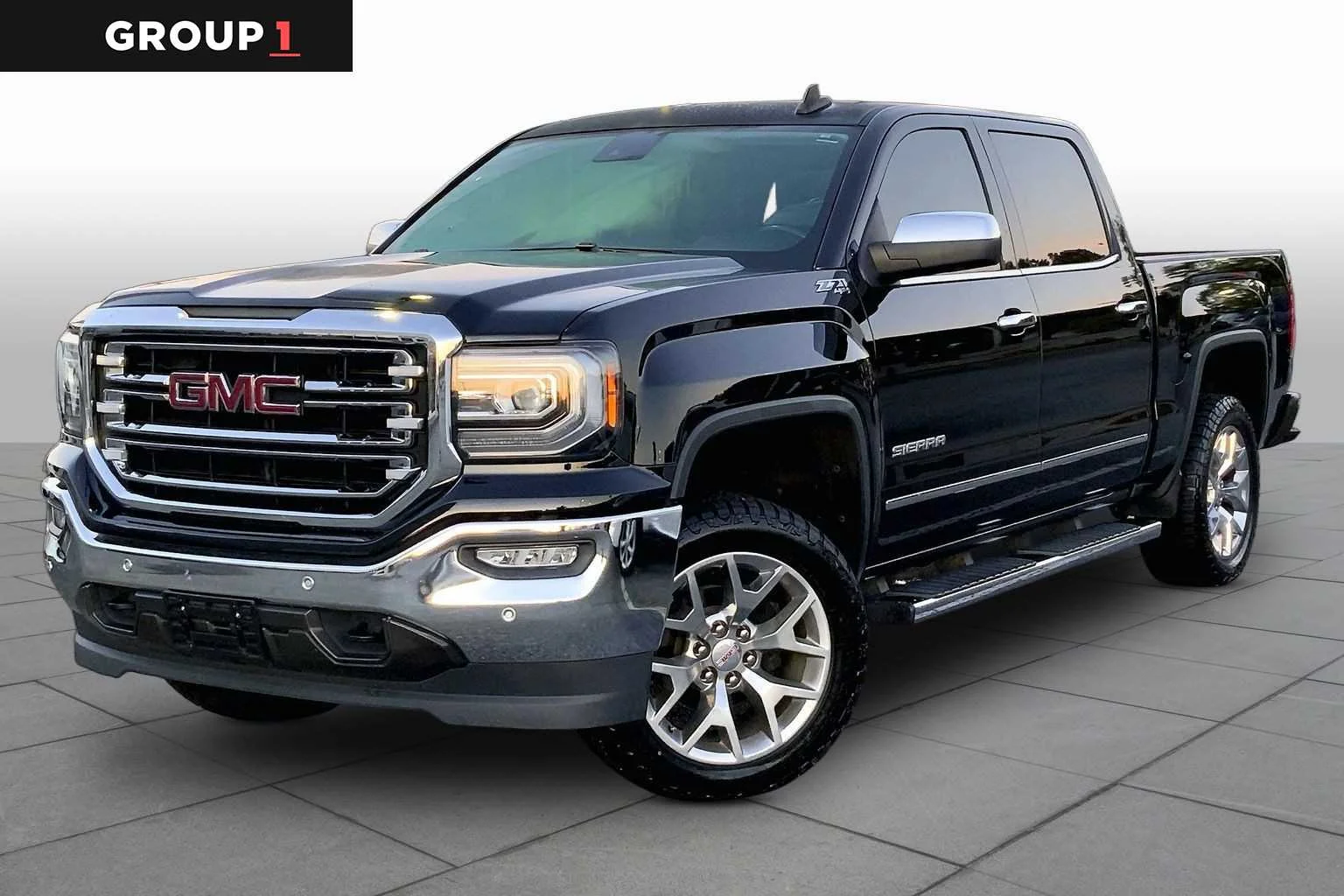2018 GMC Sierra 4WD Crew Cab Short Box SLT's photo