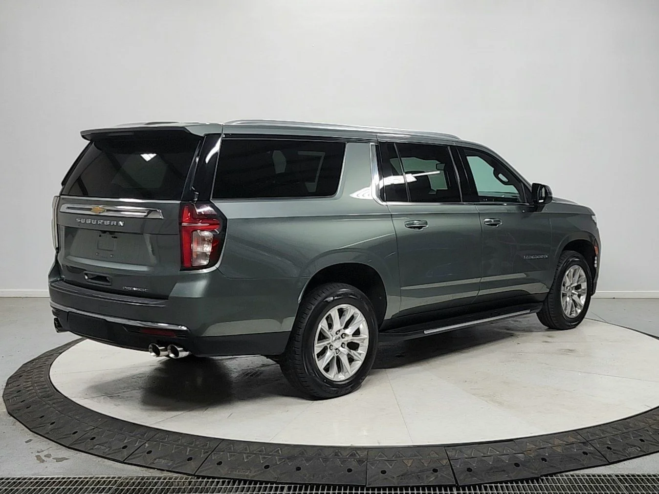 Used 2023 Silver Sage Metallic Chevrolet Premier image 7