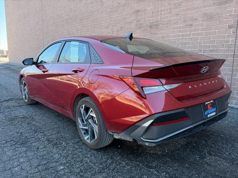 Used 2025 Ultimate Red Hyundai SEL Sport image 3