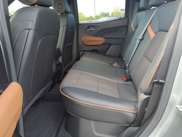 Used 2025 Sterling Metallic GMC AT4 image 19