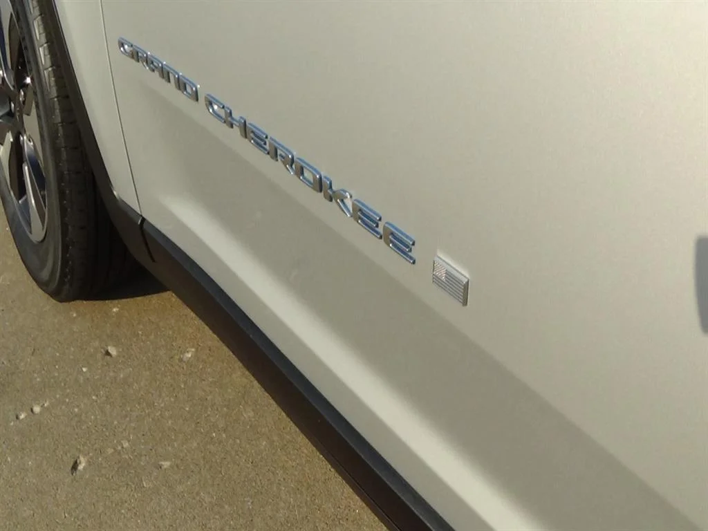 Used 2023 Silver Zynith Clear Coat (pse) Jeep 4xe image 10