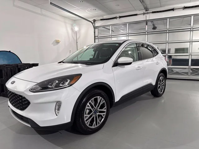 Used 2022 White Ford SEL image 3