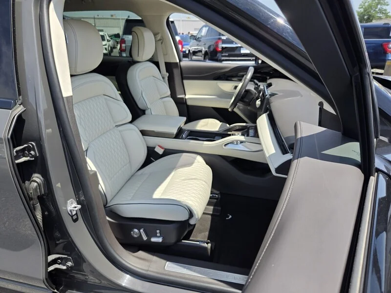 Used 2025 Dark Gray Metallic LINCOLN Black Label AWD image 18