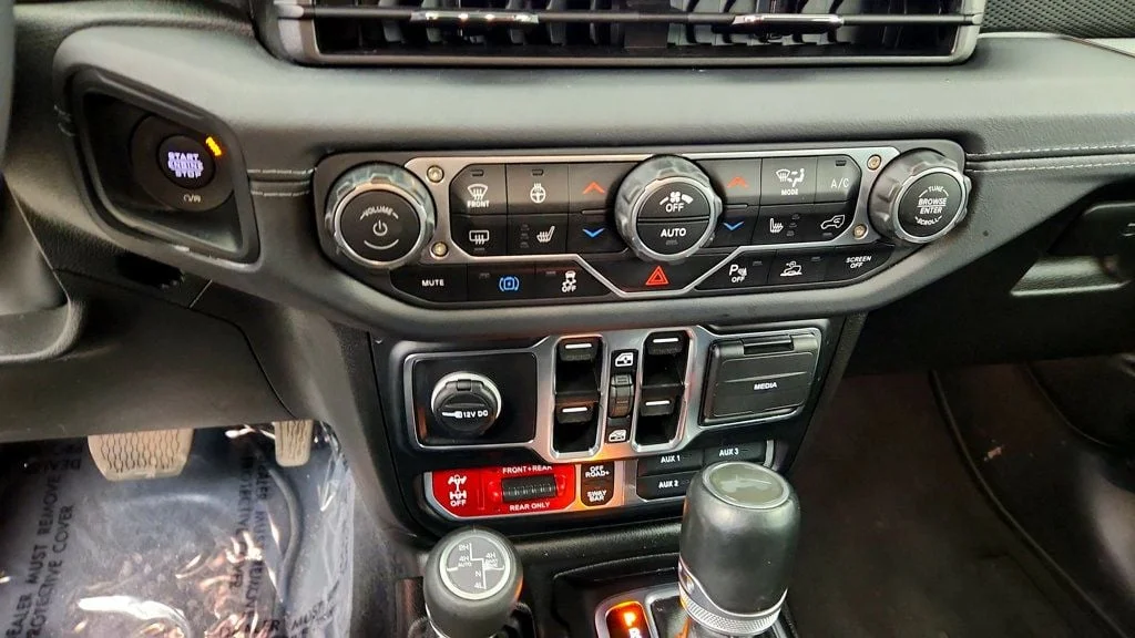 Used 2024 Black Clearcoat Jeep Rubicon X 4x4 image 17