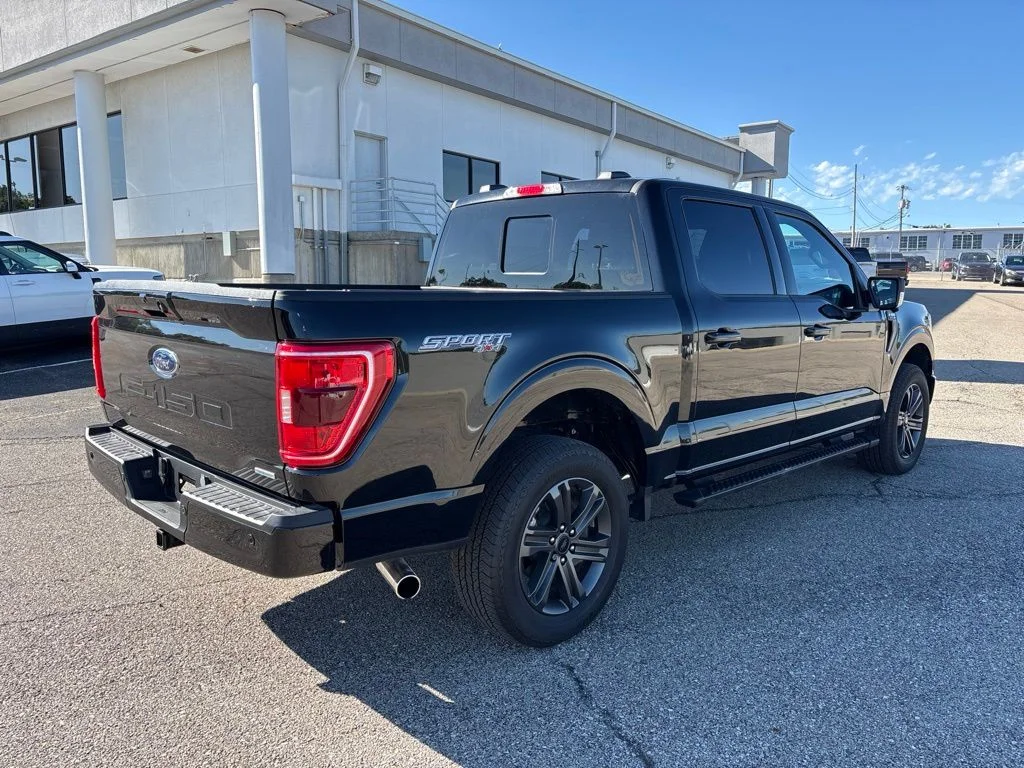 Used 2023 Black Metallic Ford XLT image 7