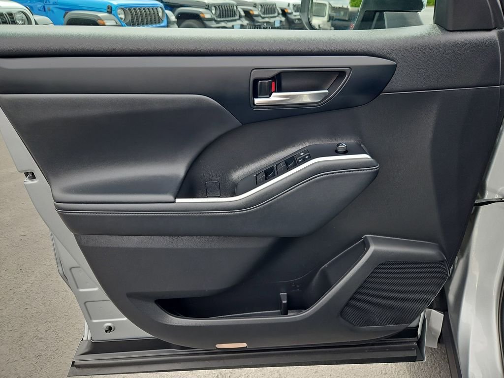 Used 2022 Celestial Silver Metallic Toyota XLE image 10