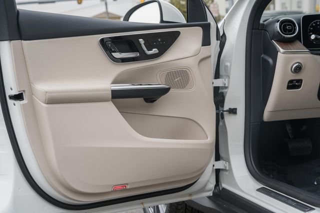 New 2026 Polar White Mercedes-Benz GLC 300 image 36