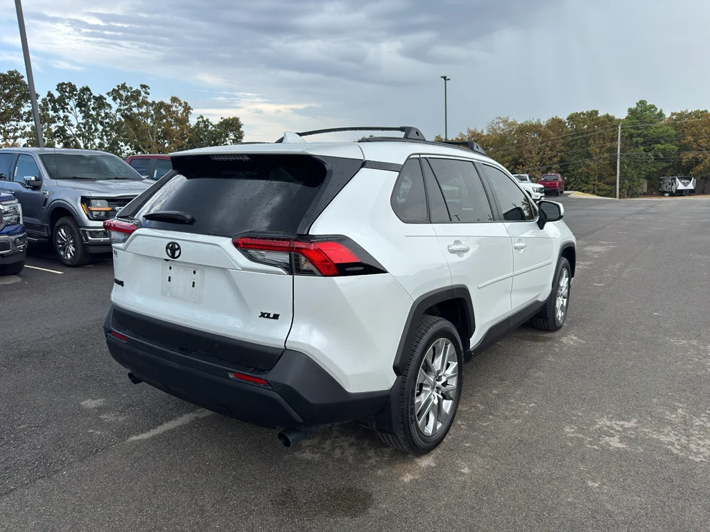 Certified Used 2024 Wind Chill Pearl Toyota XLE Premium image 5