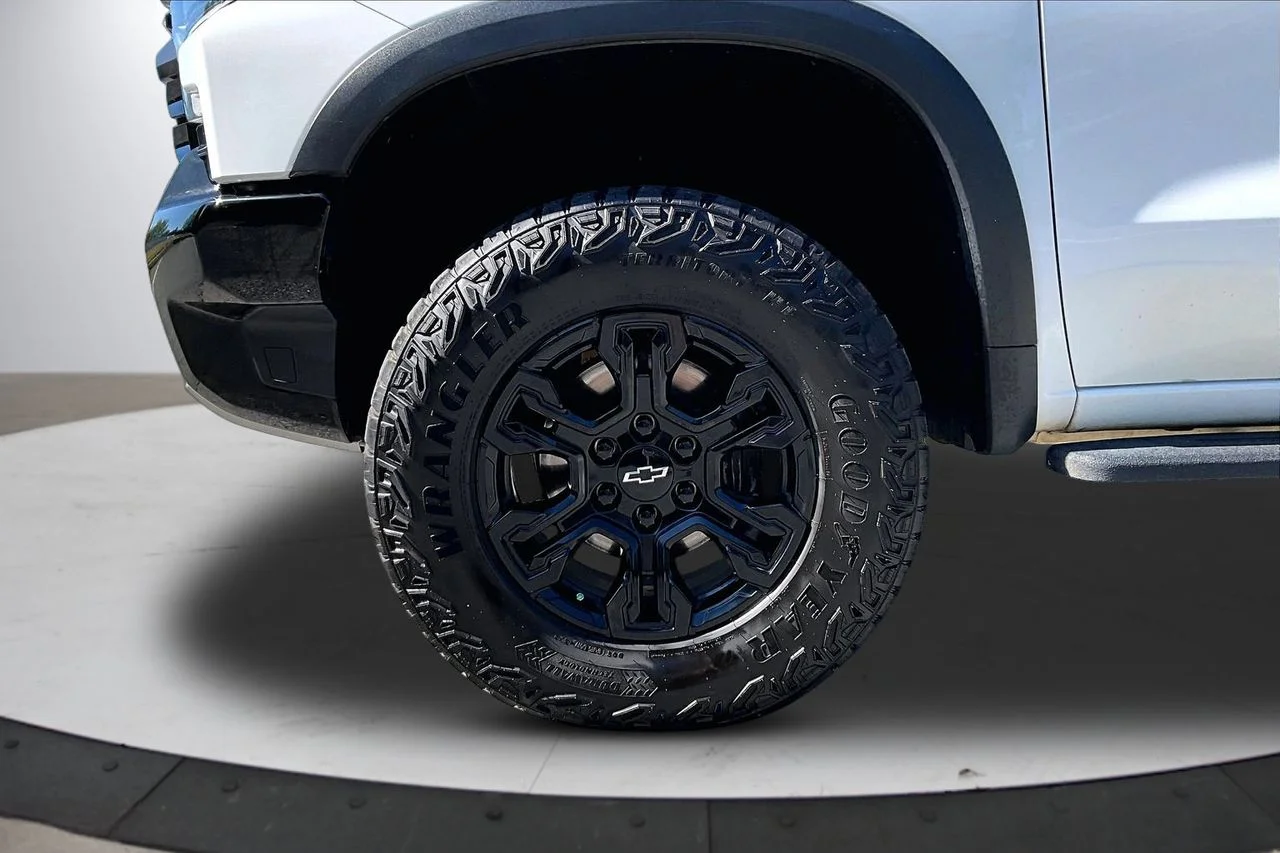Used 2022 White Chevrolet ZR2 image 32