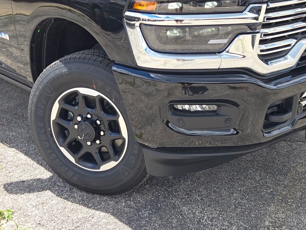 New 2026 Diamond Black Crystal Pearl-Coat Exterior Paint RAM Laramie image 4