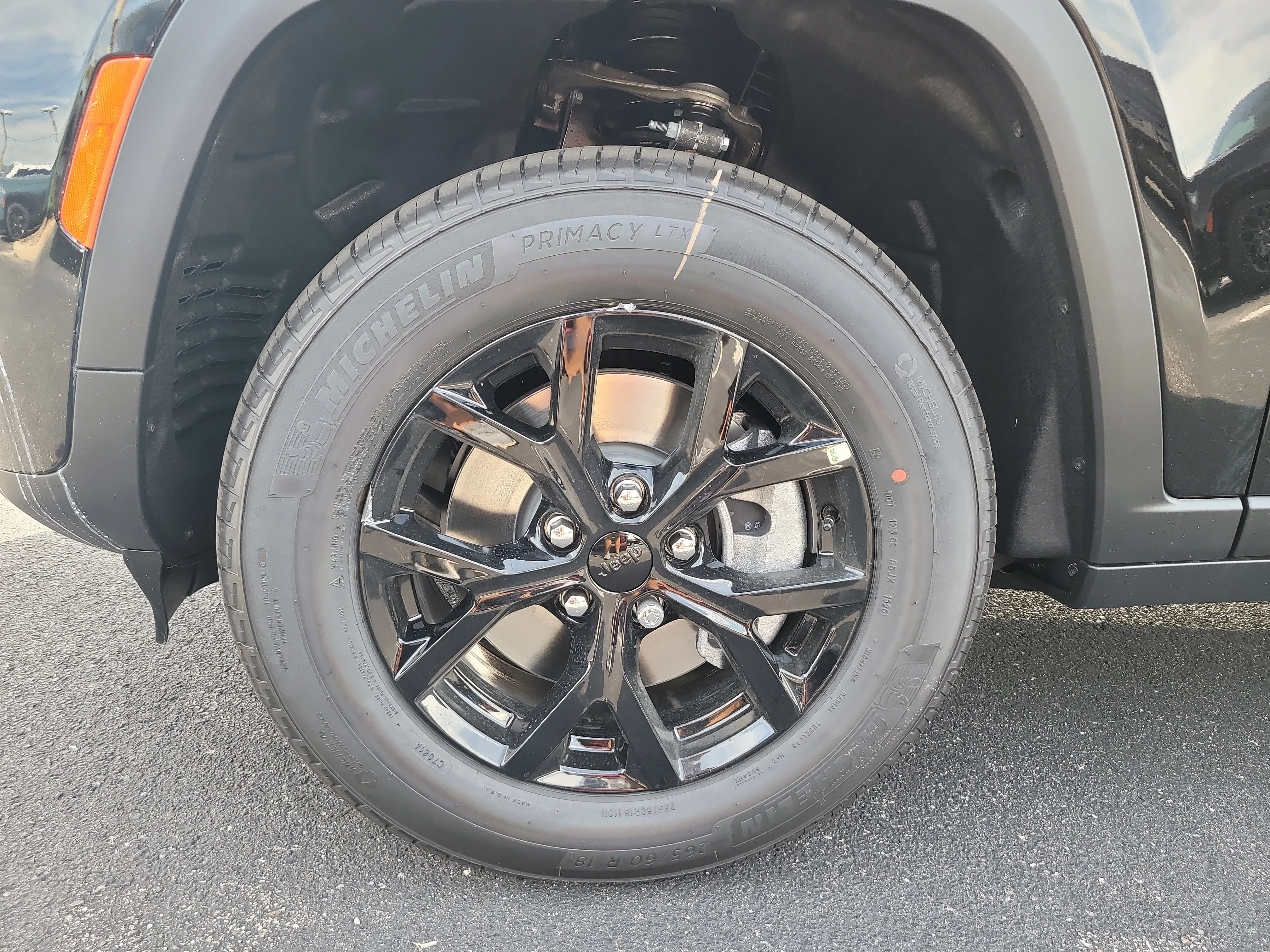 New 2026 Diamond Black Crystal Pearlcoat Jeep Laredo Altitude image 10