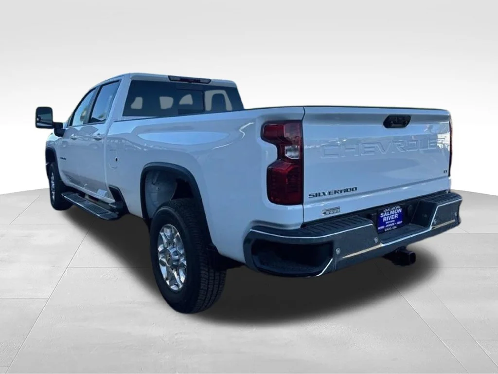 New 2025 Summit White Chevrolet LT image 3