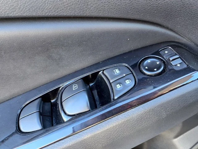 Used 2025 Gray Nissan SR image 37