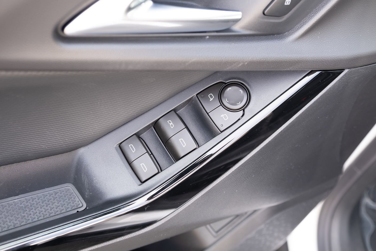 2026 Chevrolet Equinox LT - Photo 14