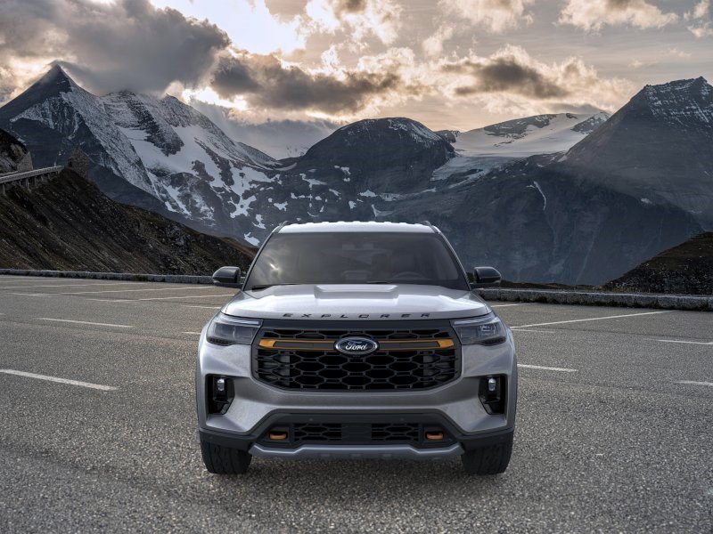 New 2026 Carbonized Gray Metallic Ford Tremor image 6
