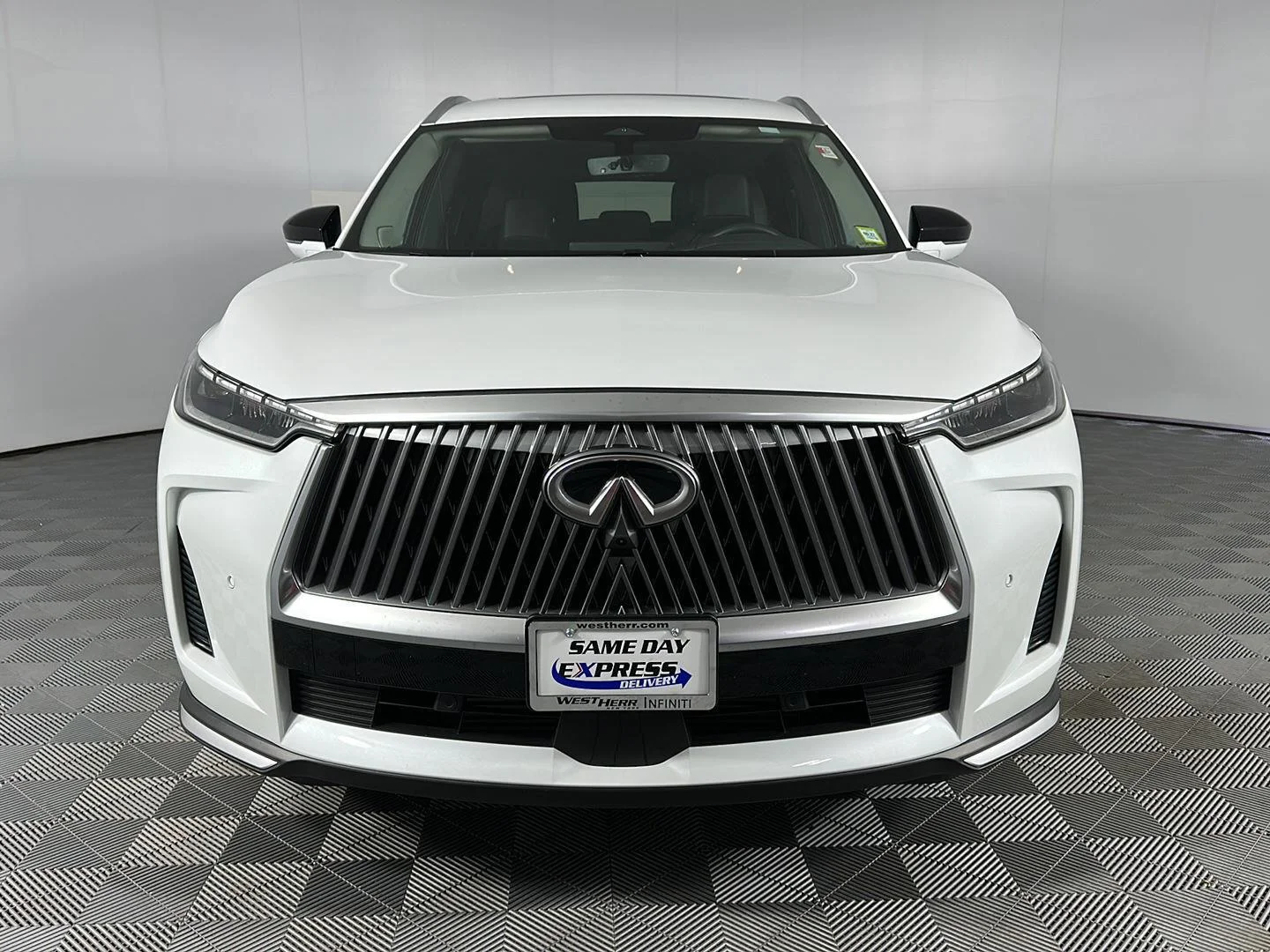 Used 2026 Radiant White INFINITI LUXE image 3
