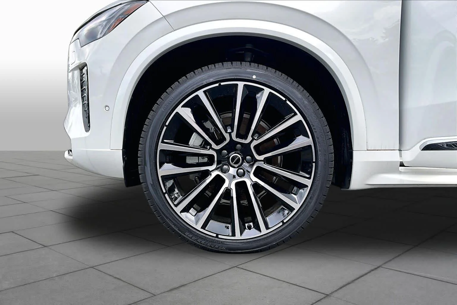 New 2026 Crystal White Volvo Plus image 16