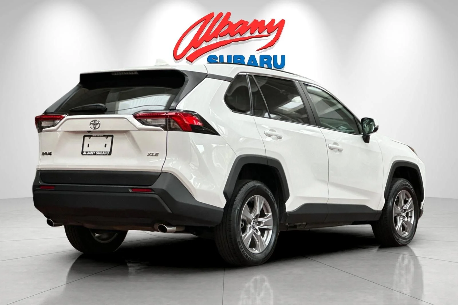 Used 2025 White Toyota XLE image 4